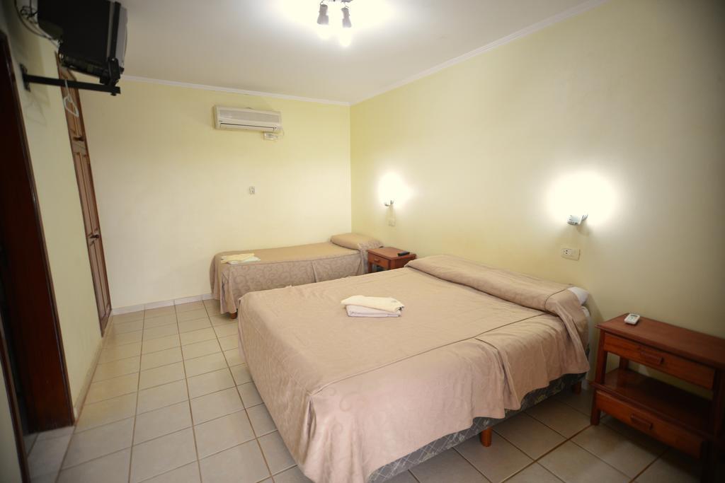 Hotel Lilian Пуэрто-Игуасу Экстерьер фото
